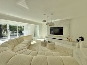 Photo 4- click for photo gallery